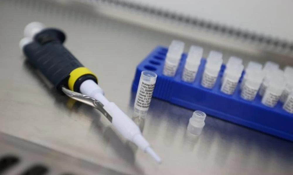 Συναγερμός από θανατηφόρο ιό: Προκαλεί αιμορραγικό πυρετό και μεταδίδεται από άνθρωπο σε άνθρωπο